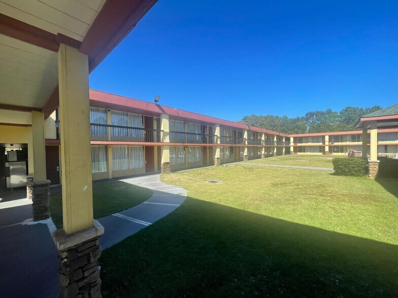 More Photos Of 1700 US-280, Phenix City Hotel For Sale