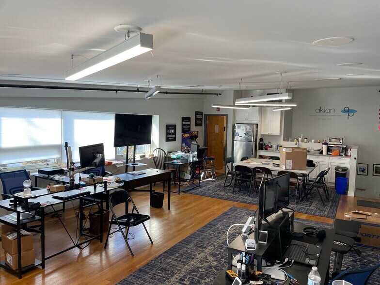 More Photos Of 586 Pleasant St, Watertown Flex For Sale