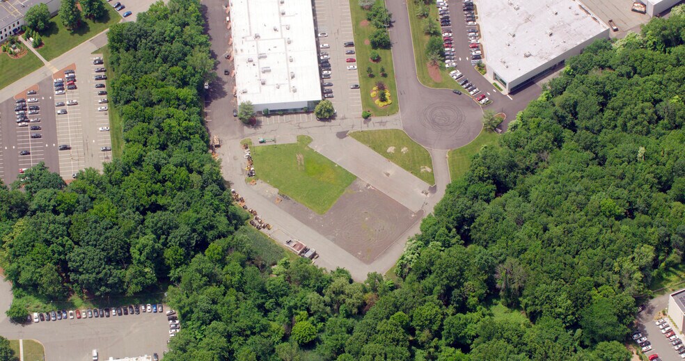 More Photos Of 1 Commerce Way, Totowa Light Distribution For Lease