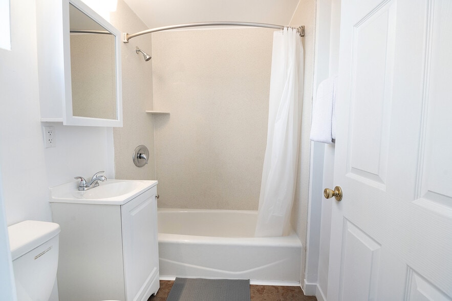 More Photos Of 220 S Alvarado St, Los Angeles Hotel For Sale