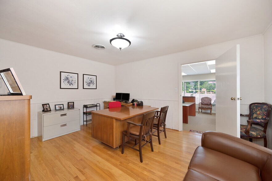 More Photos Of 1407-1409 Lincoln Way, Auburn Office For Sale