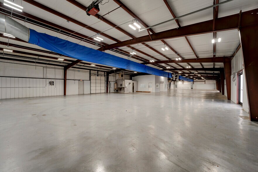 More Photos Of 2594 E Heritage Pkwy, Farmington Warehouse For Lease