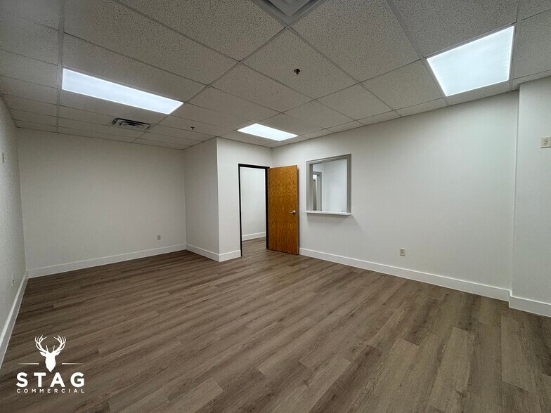 More Photos Of 571 W Main St, Lewisville Medical For Lease