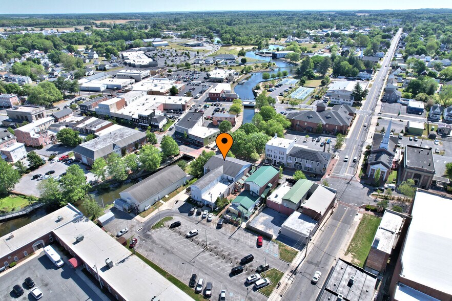 More Photos Of 10 S Walnut St, Milford Restaurant For Sale