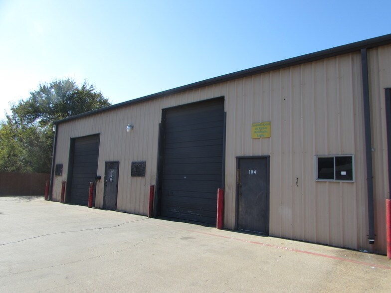 More Photos Of 410-412 Elwood Rd, Irving Warehouse For Lease
