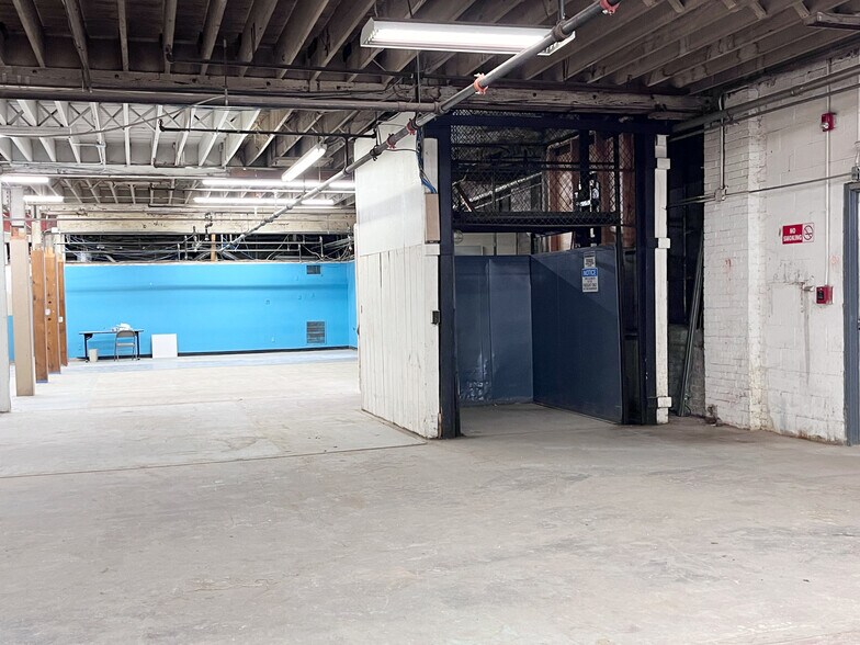 More Photos Of 2004 Leonard Ave, Columbus Warehouse For Sale