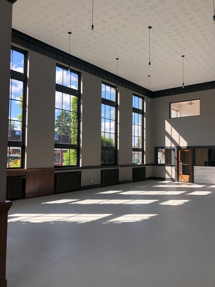 More Photos Of 2046 Main St, Ferndale Bank For Lease