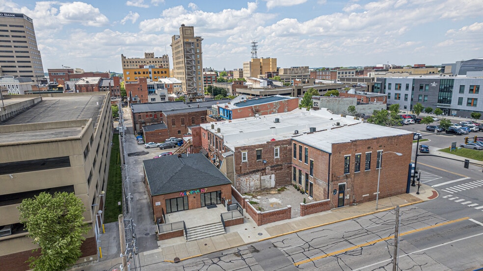 More Photos Of 129 SE 4th St, Evansville Storefront For Lease
