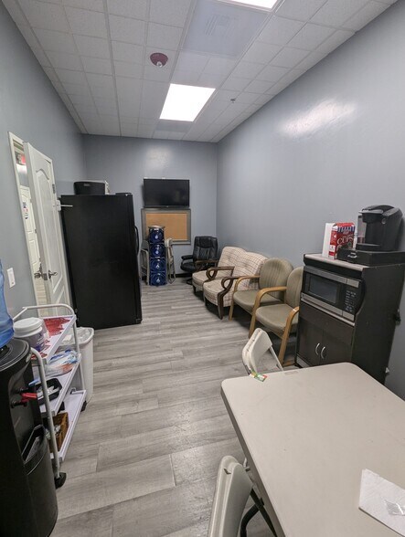 More Photos Of 3015 Calloway Dr, Bakersfield Storefront Retail Office For Sale