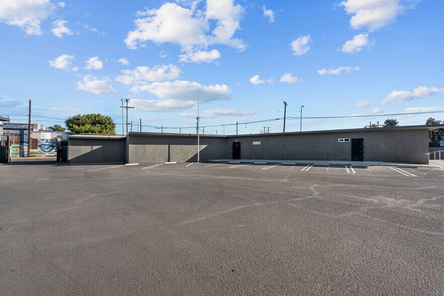 More Photos Of 3170 E 11th St, Los Angeles Warehouse For Lease