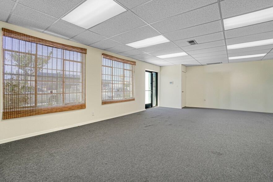 More Photos Of 4667 Rosecrans Ave, Hawthorne Light Manufacturing For Lease