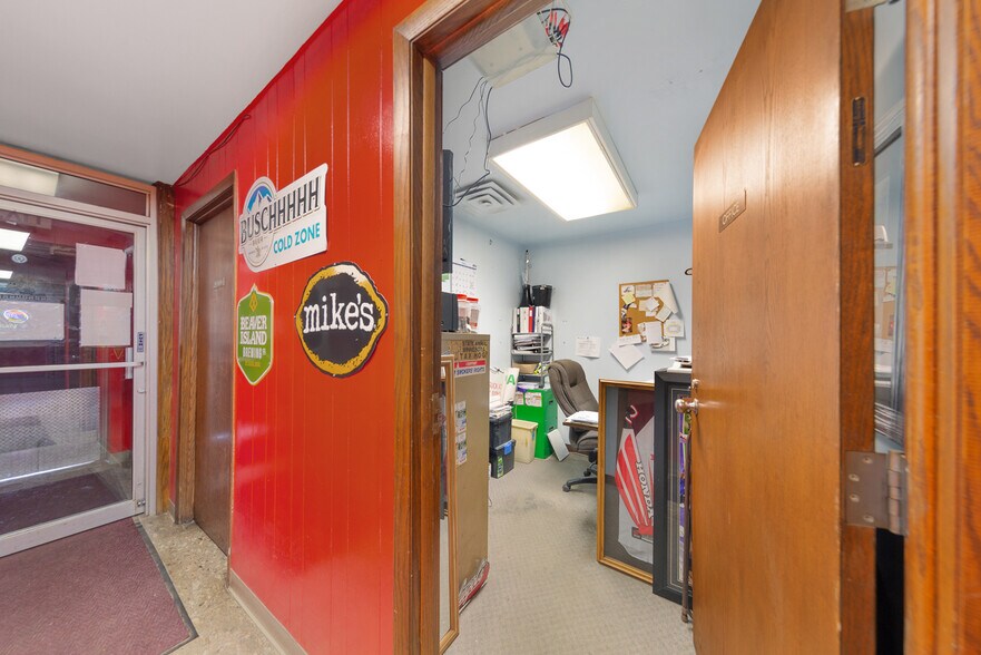 More Photos Of 209 N 5th Ave E, Truman Freestanding For Sale