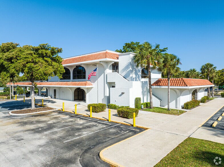 More Photos Of 990-1000 N Federal Hwy, Boca Raton Storefront Retail Office For Lease