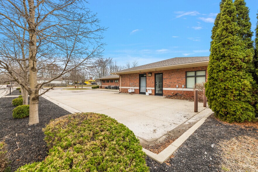 More Photos Of 2455 Union Lake Rd, Commerce Township Medical For Sale