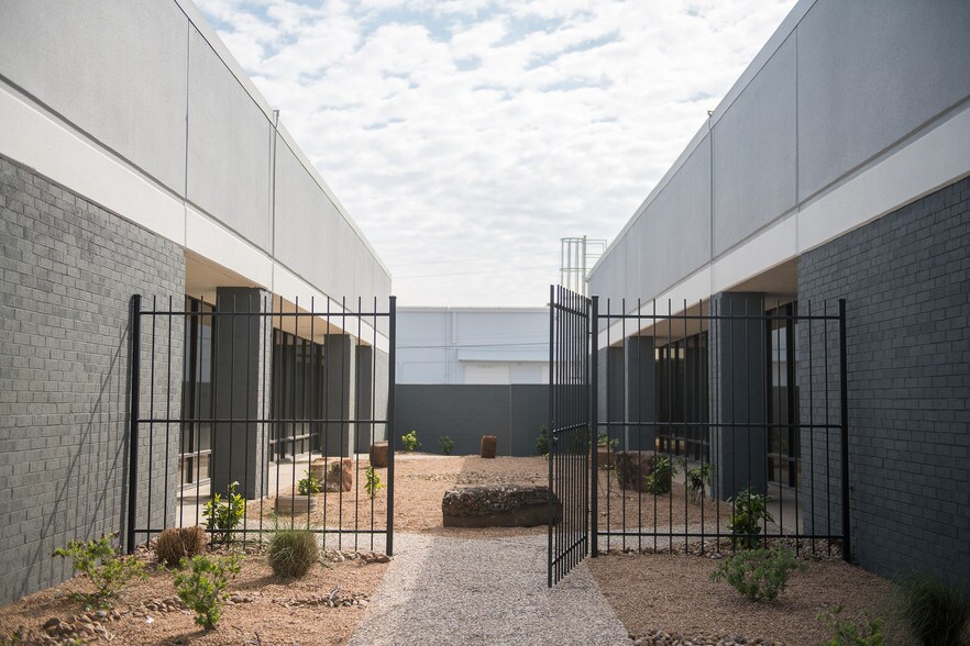 More Photos Of 8901-8933 Interchange Dr, Houston Unknown For Lease