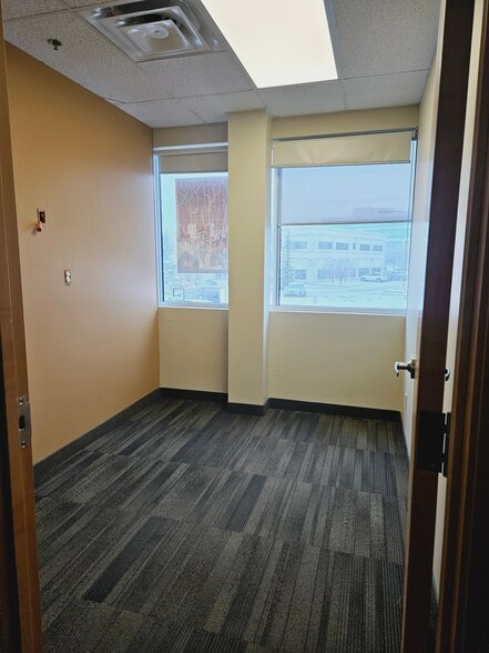 More Photos Of 51 Sunpark Dr SE, Calgary Office For Lease