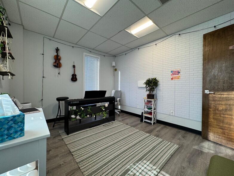 More Photos Of 5 Hillandale Ave, Stamford Office Residential For Lease