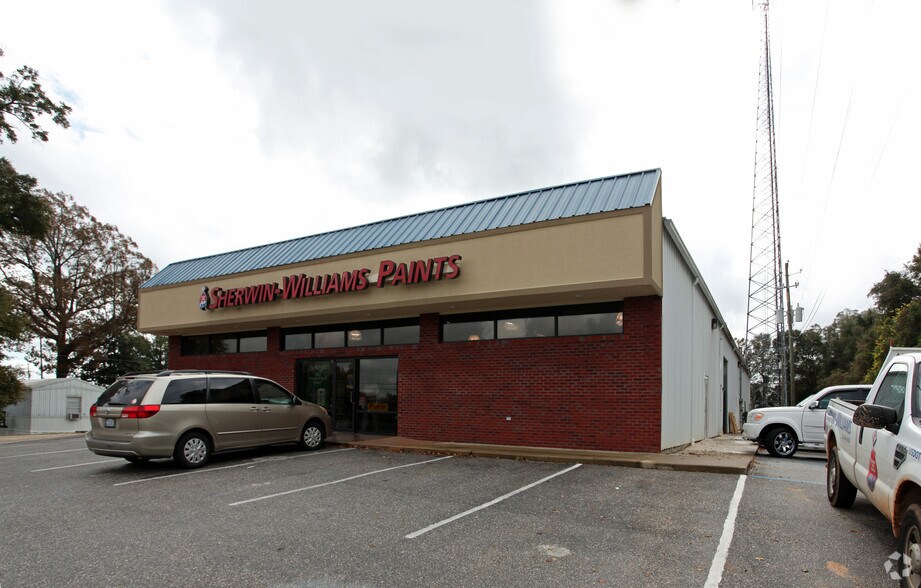 More Photos Of 6901 Moffett Rd, Mobile Showroom For Lease