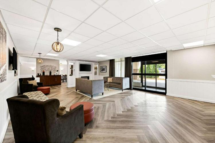 More Photos Of 3120 S Limit Ave, Sedalia Hotel For Sale