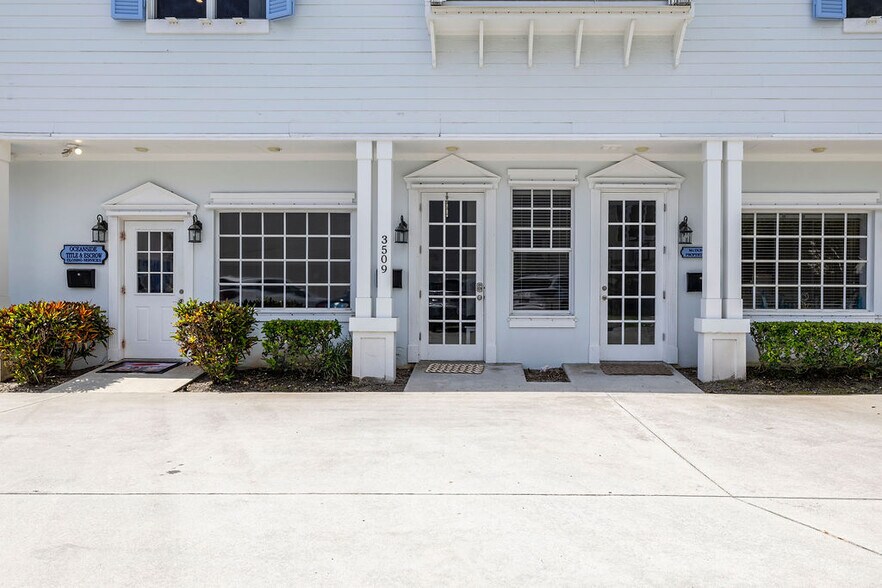 More Photos Of 3509 Ocean Dr, Vero Beach Flex For Sale