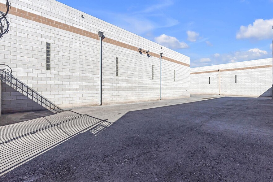 More Photos Of 2956 N Marco St, Las Vegas Manufacturing For Sale