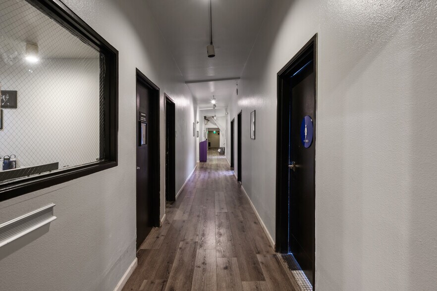 More Photos Of 6763 Hollywood Blvd, Los Angeles General Retail For Sale
