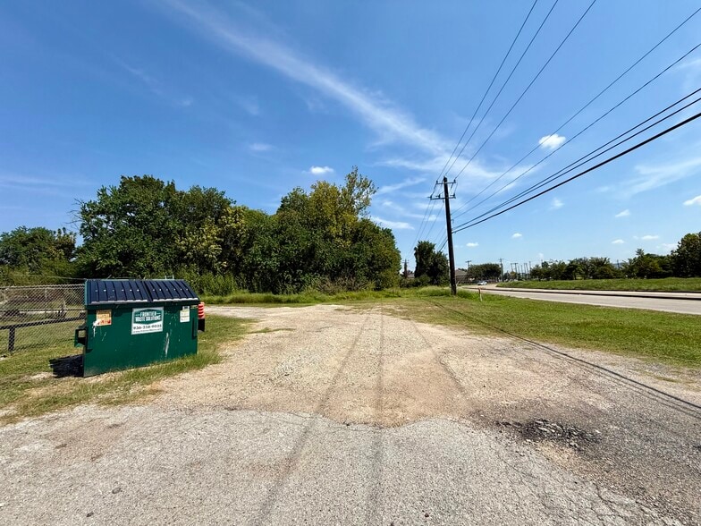 More Photos Of 6820 Poppy St, Houston Office For Sale