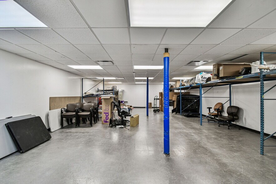 More Photos Of 4811 W Sligh Ave, Tampa Warehouse For Lease