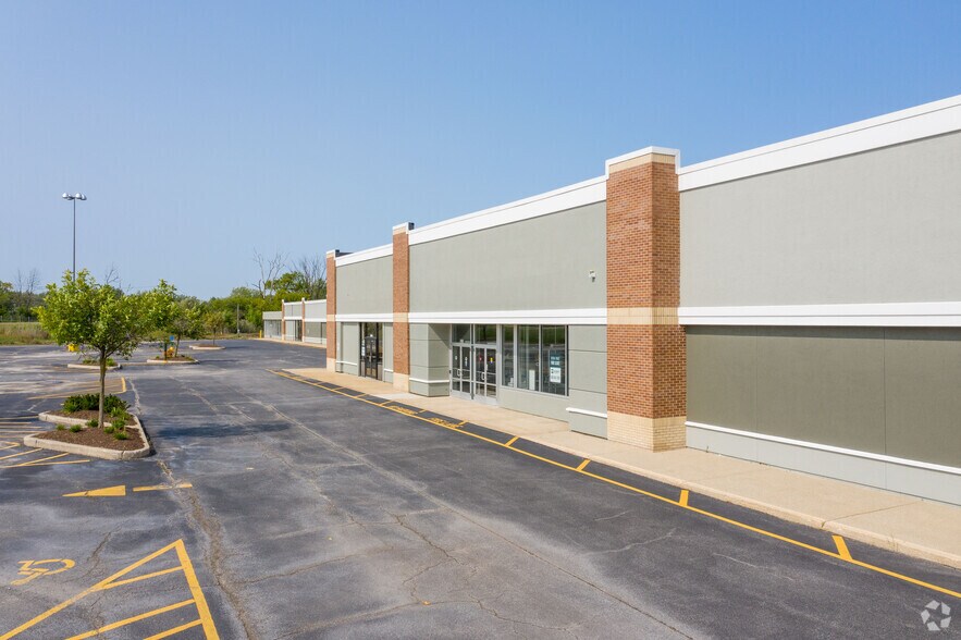 More Photos Of 8301-8349 Indianapolis Blvd, Highland Unknown For Lease