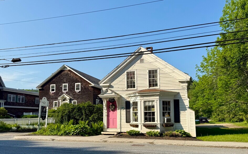 More Photos Of 16 West Main St, Wilmington General Retail For Sale