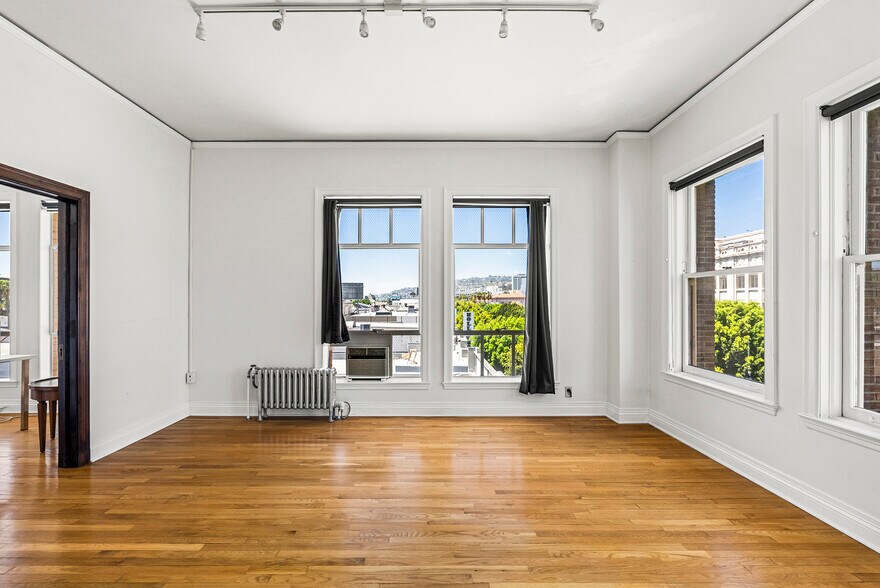 More Photos Of 6400-6404 Hollywood Blvd, Los Angeles Office For Sale