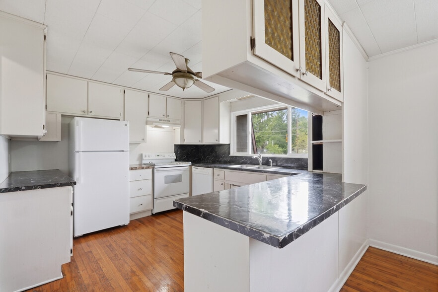 More Photos Of 23589-23593 Van Born Rd, Taylor Freestanding For Sale