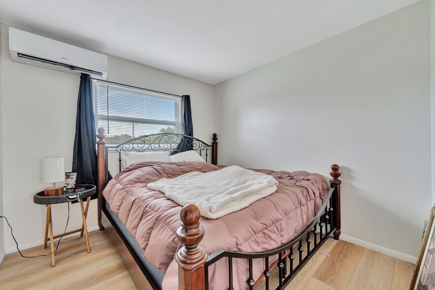 More Photos Of 2739 Grand Cayman St, Sarasota Apartments For Sale