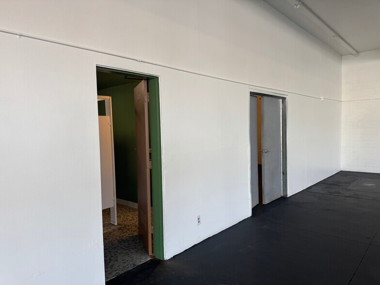 More Photos Of 2307 E Main St, Ventura Storefront For Sale