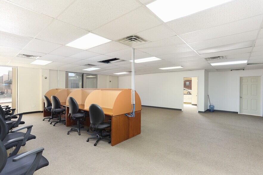 More Photos Of 4139 Gardendale St, San Antonio Office For Sale
