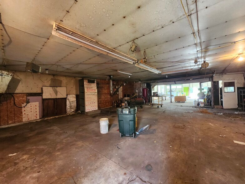 More Photos Of 17069 400th St, Leland Contractor Storage Yard For Sale