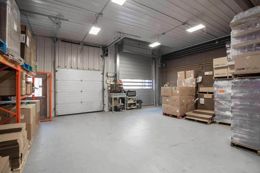 More Photos Of 190 Hempstead Dr, Hamilton Refrigeration Cold Storage For Sale