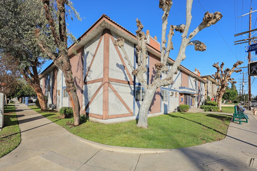 More Photos Of 15865 Vanowen St, Van Nuys Apartments For Sale