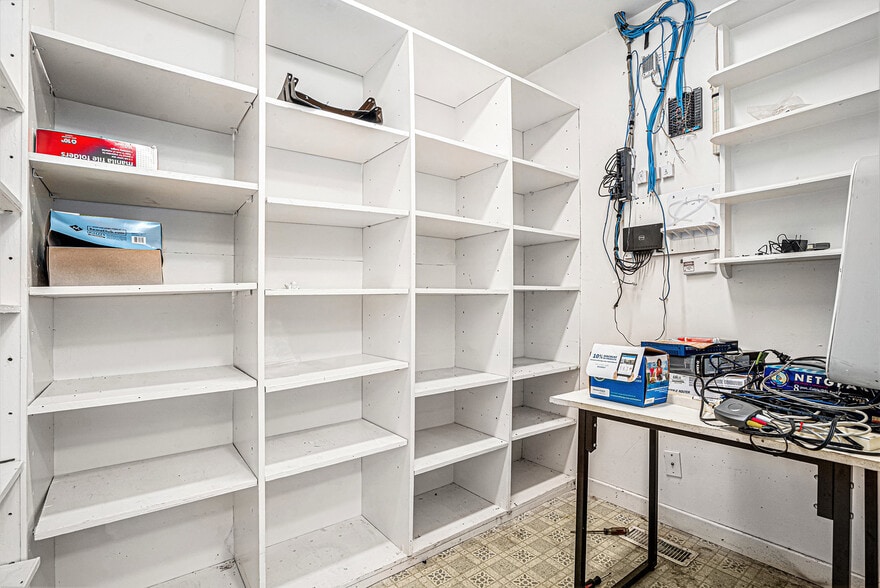 More Photos Of 1707 Miller Rd, Kalamazoo Office Residential For Sale