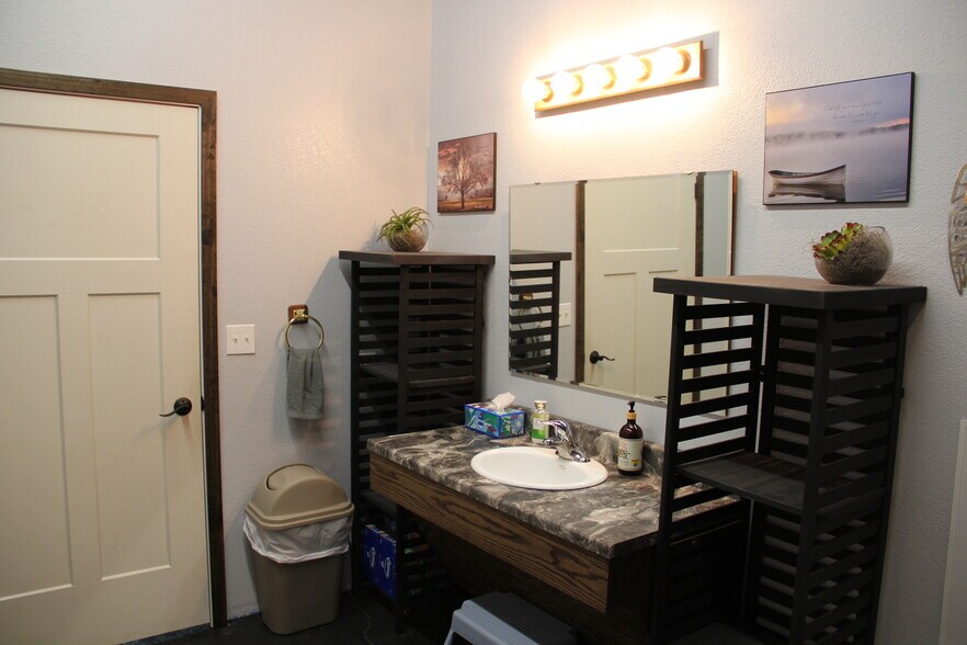 More Photos Of 446 S Main St, Winner General Retail For Sale