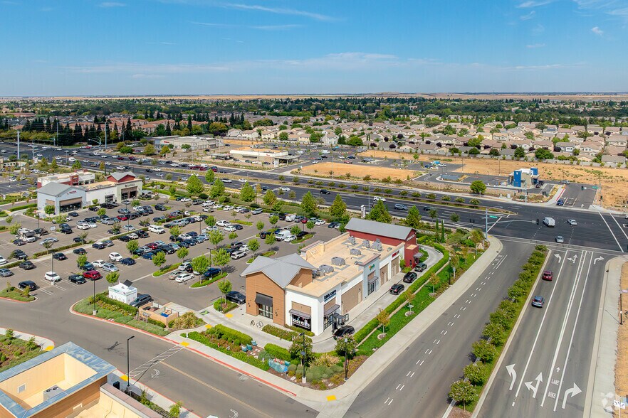 More Photos Of 140 Roseville Pky, Roseville Storefront For Lease