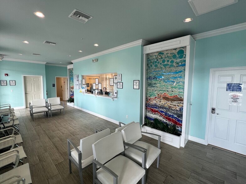 More Photos Of 266 NW Peacock Blvd, Port Saint Lucie Medical For Sale