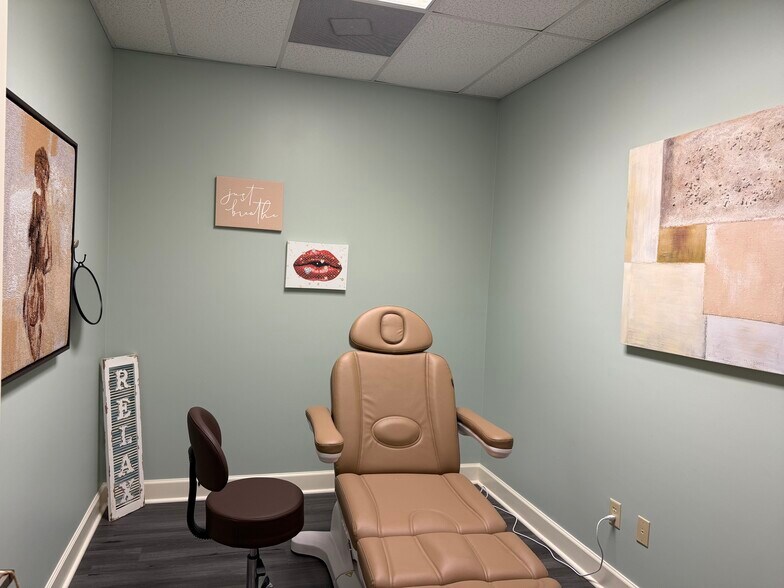 More Photos Of 1147 Cully Rd, Cordova Office For Lease