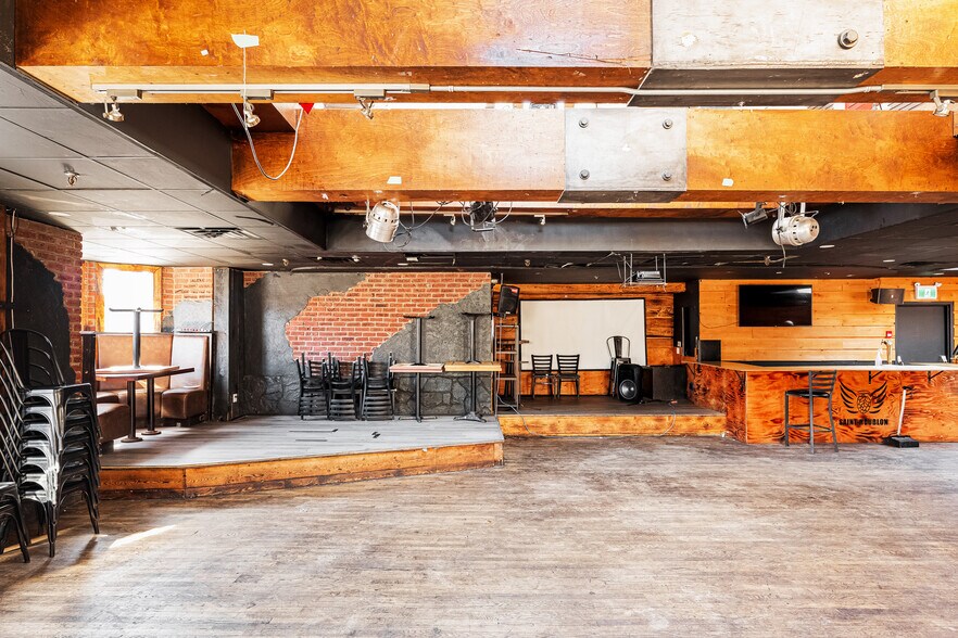 More Photos Of 5414 Av Gatineau, Montréal Restaurant For Lease