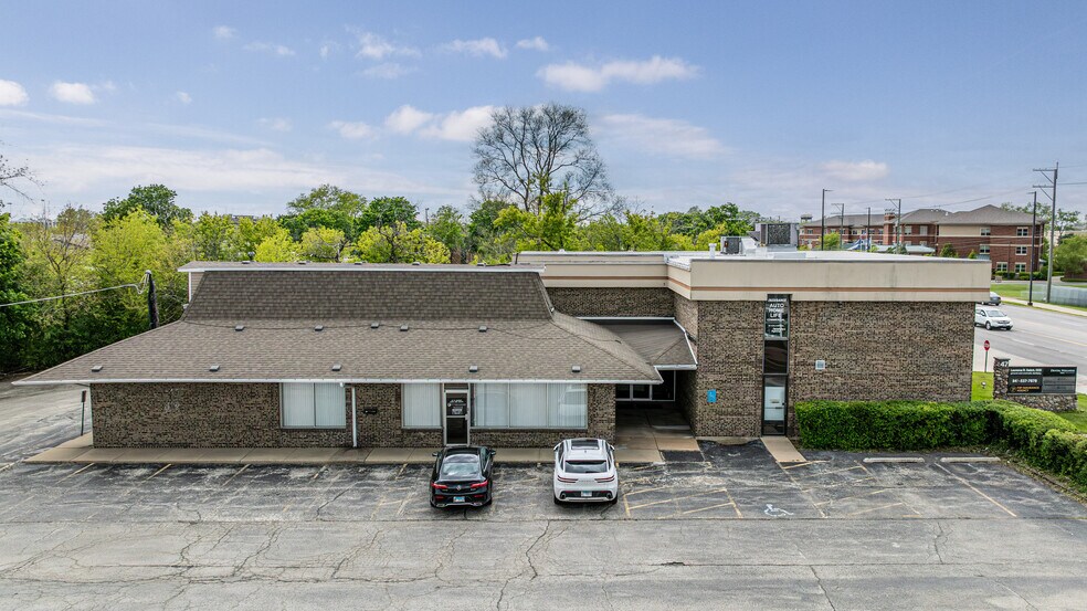 More Photos Of 47 W Dundee Rd, Wheeling Medical For Lease