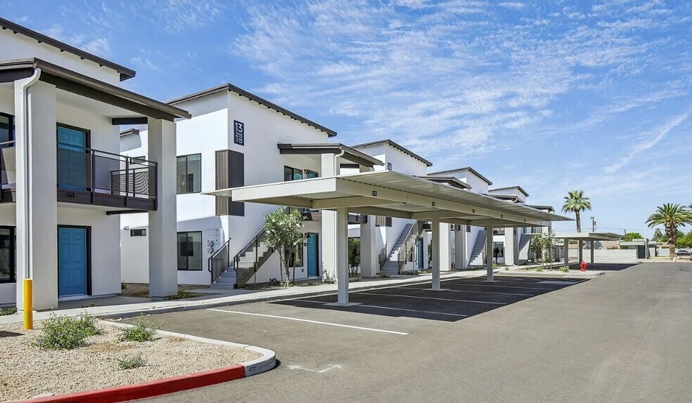 More Photos Of 6077 N 60th Ave, Glendale Dormitory For Sale