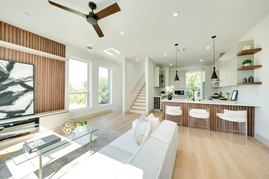 More Photos Of 512 Lancaster Ave, Dallas Apartments For Sale