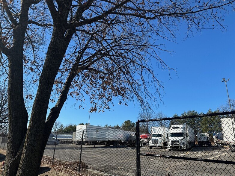 More Photos Of 2301 Dorsey Rd, Glen Burnie Office Residential For Lease