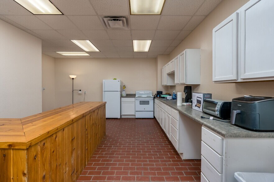 More Photos Of 138 N Main St, Janesville Storefront Retail Residential For Sale