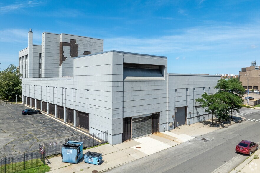 More Photos Of 110 E Warren Ave, Detroit Medical For Lease